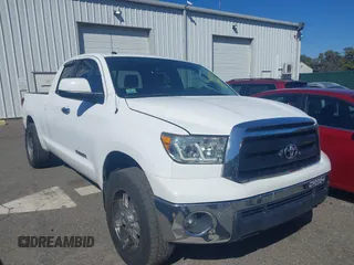 2011 Toyota Tundra 4WD Truck with VIN 5TFUM5F15BX023822, listed as a IAAI auction lot 41910977 with 194,677 mi miles. Bid and sale history available at carsss.com. Image 1.