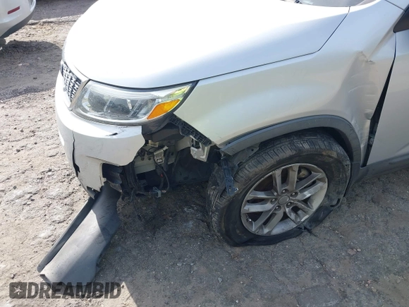 2015 Kia Sorento LX with VIN 5XYKT4A66FG604410, listed as a IAAI auction lot 42012639 with 80,765 mi miles. Bid and sale history available at carsss.com. Image 6.