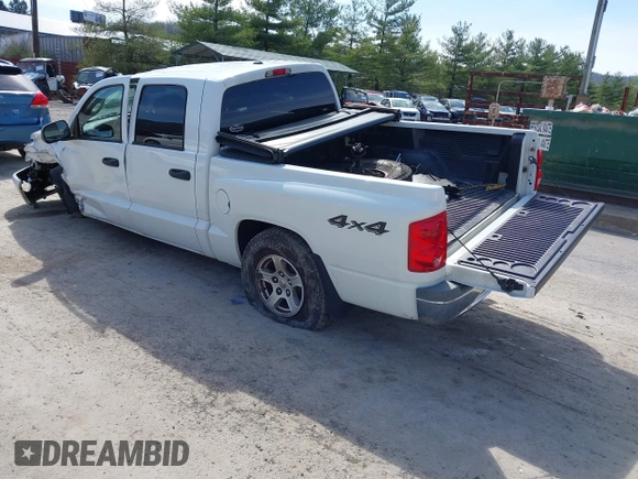 2006 Dodge Dakota SLT z VIN 1D7HW48K06S676241, wystawiony jako IAAI lot #41986300 z przebiegiem 112 215 mil mil oraz . Historia ofert i sprzedaży dostępna na DreamBid. Obrazek 3.