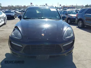 2014 Porsche Cayenne GTS z VIN WP1AD2A24ELA76457, wystawiony jako IAAI lot #41538390 z przebiegiem 101 082 mil mil oraz . Historia ofert i sprzedaży dostępna na DreamBid. Obrazek 13.