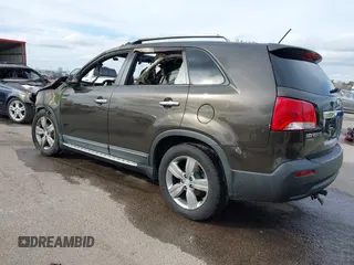 2012 Kia Sorento EX z VIN 5XYKU4A28CG228167, wystawiony jako IAAI lot #40730275 z przebiegiem Nie podano mil oraz . Historia ofert i sprzedaży dostępna na DreamBid. Obrazek 3.