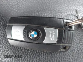 2008 BMW 3 Series 328xi with VIN WBAVC73518KP39338, listed as a IAAI auction lot 41474955 with 132,484 mi miles. Bid and sale history available at carsss.com. Image 11.