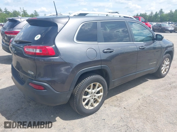 2016 Jeep Cherokee Latitude z VIN 1C4PJMCB4GW241454, wystawiony jako IAAI lot #42378181 z przebiegiem 210 207 mil mil oraz . Historia ofert i sprzedaży dostępna na DreamBid. Obrazek 4.