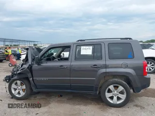 2017 Jeep Patriot High Altitude z VIN 1C4NJRFBXHD113930, wystawiony jako IAAI lot #42463936 z przebiegiem 90 087 mil mil oraz . Historia ofert i sprzedaży dostępna na DreamBid. Obrazek 15.