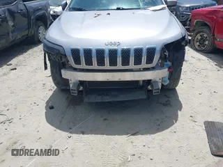 2020 Jeep Cherokee Latitude z VIN 1C4PJLCB6LD582449, wystawiony jako IAAI lot #42149389 z przebiegiem 121 499 mil mil oraz . Historia ofert i sprzedaży dostępna na DreamBid. Obrazek 6.
