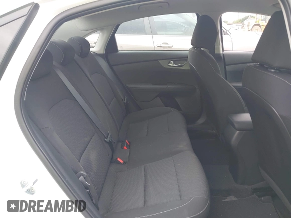 2021 Kia Forte LXS z VIN 3KPF24AD1ME361778, wystawiony jako IAAI lot #42275086 z przebiegiem 13 472 mil mil oraz . Historia ofert i sprzedaży dostępna na DreamBid. Obrazek 8.