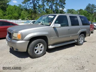 2000 Cadillac Escalade with VIN 1GYEK63R8YR196977, listed as a Copart auction lot 52284455 with 104,281 mi miles and Clean Title. Bid and sale history available at carsss.com. Image 1.