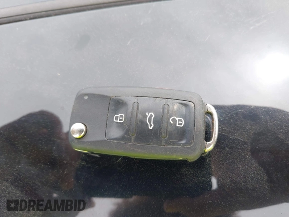 2013 Volkswagen Passat SE с VIN 1VWBP7A36DC012788, выставлен на аукционе IAAI как лот 42365537 с пробегом 140 367 миль миль и . История ставок и продаж доступна на DreamBid. Изображение 11.
