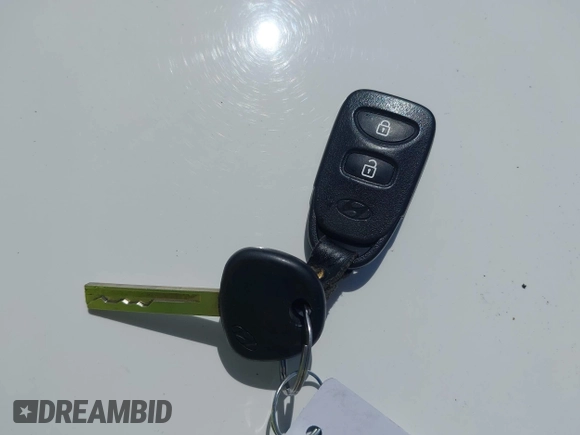 2013 Hyundai Accent SE z VIN KMHCU5AE4DU115896, wystawiony jako IAAI lot #42322656 z przebiegiem 92 391 mil mil oraz . Historia ofert i sprzedaży dostępna na DreamBid. Obrazek 11.