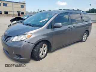 2017 Toyota Sienna LE Auto Access Seat с VIN 5TDKZ3DC8HS900433, выставлен на аукционе Copart как лот 59877995 с пробегом 109 011 миль миль и Списание • Salvage title. История ставок и продаж доступна на DreamBid. Изображение 1.