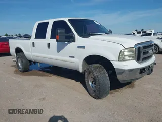 2005 Ford F-250 XL z VIN 1FTSW20P65EB99310, wystawiony jako IAAI lot #42392852 z przebiegiem Nie podano mil oraz . Historia ofert i sprzedaży dostępna na DreamBid. Obrazek 1.