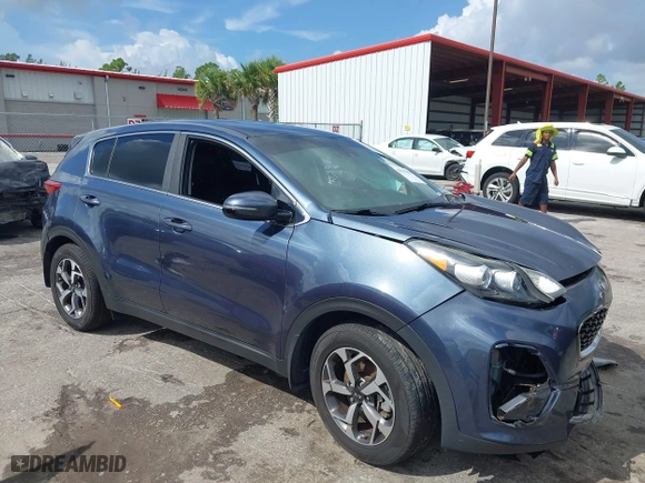 2020 Kia Sportage LX with VIN KNDPM3AC3L7713581, listed as a IAAI auction lot 40255286 with 90,221 mi miles. Bid and sale history available at carsss.com. Image 1.
