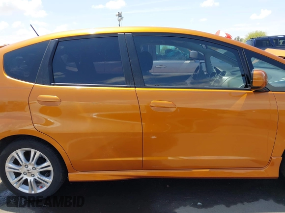2009 Honda Fit Sport z VIN JHMGE88459S053122, wystawiony jako IAAI lot #42195267 z przebiegiem 47 349 mil mil oraz . Historia ofert i sprzedaży dostępna na DreamBid. Obrazek 13.