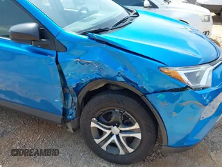 2017 Toyota RAV4 LE z VIN JTMZFREV1HJ719312, wystawiony jako IAAI lot #42269184 z przebiegiem 61 359 mil mil oraz . Historia ofert i sprzedaży dostępna na DreamBid. Obrazek 6.