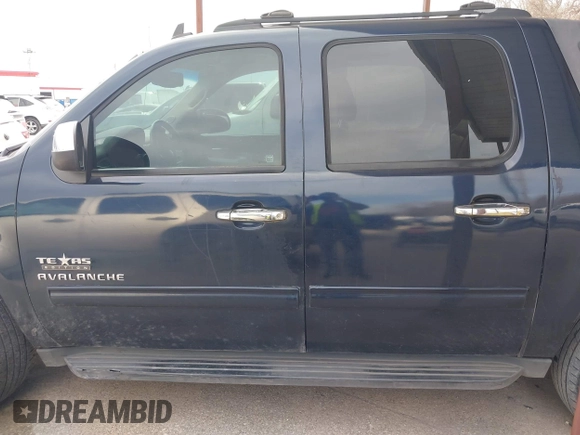 2012 Chevrolet Avalanche LT with VIN 3GNMCFE00CG274892, listed as a IAAI auction lot 41792001 with 169,920 mi miles. Bid and sale history available at carsss.com. Image 14.