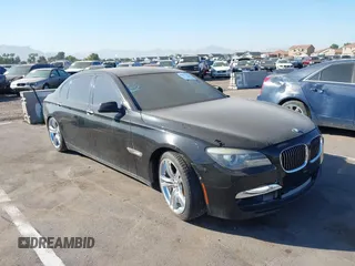 2010 BMW 7 Series 750Li z VIN WBAKB8C58ACY64364, wystawiony jako IAAI lot #40843318 z przebiegiem 138 878 mil mil oraz . Historia ofert i sprzedaży dostępna na DreamBid. Obrazek 1.