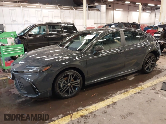 2025 Toyota Camry LE z VIN 4T1DBADK4SU520156, wystawiony jako IAAI lot #41865277 z przebiegiem 220 mil mil oraz . Historia ofert i sprzedaży dostępna na DreamBid. Obrazek 18.