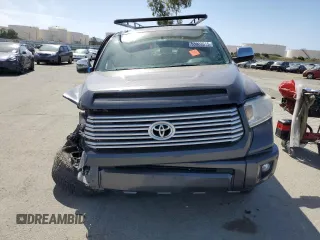2017 Toyota Tundra Platinum z VIN 5TFAY5F15HX636975, wystawiony jako Copart lot #53922615 z przebiegiem Nie podano mil oraz Szkoda całkowita • Salvage title. Historia ofert i sprzedaży dostępna na DreamBid. Obrazek 5.