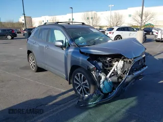 2022 Toyota Corolla Cross XLE z VIN 7MUDAAAG7NV013189, wystawiony jako IAAI lot #41483059 z przebiegiem 69 146 mil mil oraz . Historia ofert i sprzedaży dostępna na DreamBid. Obrazek 1.