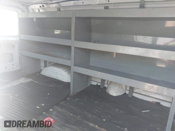 2013 Ford Econoline Cargo Commercial z VIN 1FTNE2EW4DDA25532, wystawiony jako IAAI lot #42136969 z przebiegiem 228 446 mil mil oraz . Historia ofert i sprzedaży dostępna na DreamBid. Obrazek 8.