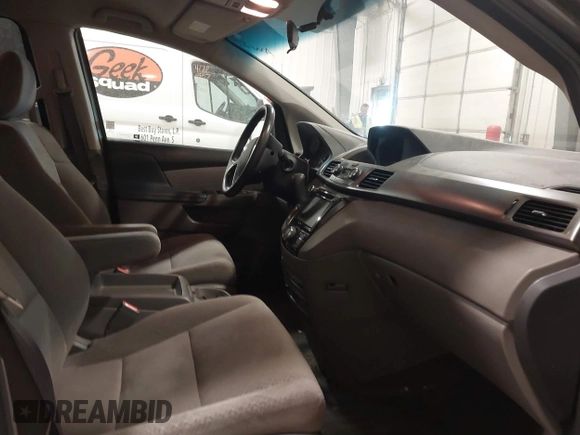2017 Honda Odyssey SE with VIN 5FNRL5H33HB011792, listed as a IAAI auction lot 41718016 with 82,888 mi miles and . Bid and sale history available at carsss.com. Image 5.