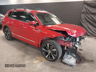2024 Volkswagen Tiguan SEL R-Line с VIN 3VV4B7AX6RM127301, выставлен на аукционе IAAI как лот 42640733 с пробегом 15 000 миль миль и . История ставок и продаж доступна на DreamBid. Изображение 1.