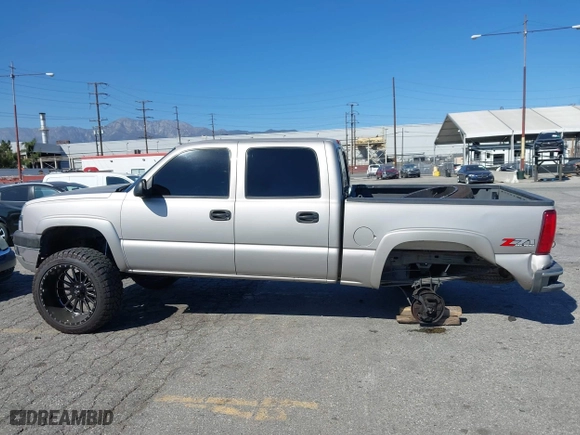 2005 Chevrolet Silverado 1500 LS with VIN 2GCEK13T351136405, listed as a IAAI auction lot 41684903 with 303,874 mi miles. Bid and sale history available at carsss.com. Image 13.