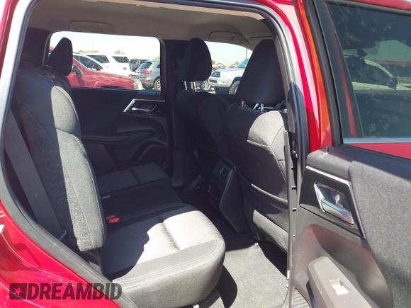 2024 Mitsubishi Outlander ES z VIN JA4J3UA85RZ034199, wystawiony jako IAAI lot #42000755 z przebiegiem 14 160 mil mil oraz . Historia ofert i sprzedaży dostępna na DreamBid. Obrazek 8.