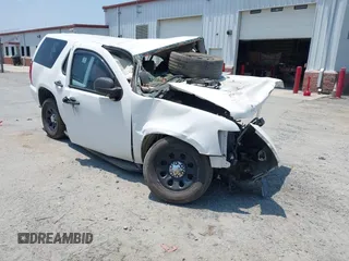 2013 Chevrolet Tahoe Commercial z VIN 1GNLC2E08DR216213, wystawiony jako IAAI lot #37406061 z przebiegiem Nie podano mil oraz . Historia ofert i sprzedaży dostępna na DreamBid. Obrazek 1.