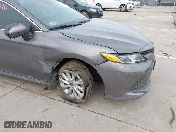 2019 Toyota Camry LE z VIN 4T1B11HK7KU759723, wystawiony jako IAAI lot #41679210 z przebiegiem 35 613 mil mil oraz . Historia ofert i sprzedaży dostępna na DreamBid. Obrazek 6.