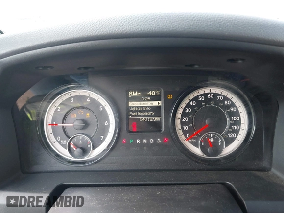 2018 Ram 1500 Tradesman z VIN 1C6RR6FG3JS325243, wystawiony jako IAAI lot #41630019 z przebiegiem 54 019 mil mil oraz . Historia ofert i sprzedaży dostępna na DreamBid. Obrazek 7.