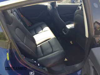 2018 Tesla Model 3 Long Range Battery z VIN 5YJ3E1EB0JF064945, wystawiony jako IAAI lot #42198286 z przebiegiem 35 112 mil mil oraz . Historia ofert i sprzedaży dostępna na DreamBid. Obrazek 8.