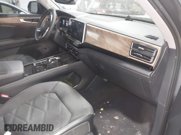 2024 Volkswagen Atlas SE with VIN 1V2HR2CA6RC534817, listed as a IAAI auction lot 41655227 with 39,214 mi miles and . Bid and sale history available at DreamBid. Image 5.