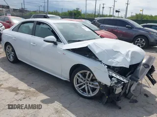 2024 Audi A4 S line Premium Plus z VIN WAUEAAF44RN014581, wystawiony jako IAAI lot #42475813 z przebiegiem 26 549 mil mil oraz . Historia ofert i sprzedaży dostępna na DreamBid. Obrazek 1.