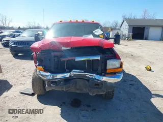 1999 Ford Super Duty F-250 XL with VIN 1FTNW21S5XED28172, listed as a IAAI auction lot 41887957 with 233,990 mi miles. Bid and sale history available at carsss.com. Image 12.