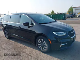 2024 Chrysler Pacifica Hybrid Select z VIN 2C4RC1S74RR134334, wystawiony jako IAAI lot #42405283 z przebiegiem 28 929 mil mil oraz . Historia ofert i sprzedaży dostępna na DreamBid. Obrazek 1.