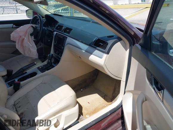 2013 Volkswagen Passat SE z VIN 1VWBP7A35DC080144, wystawiony jako IAAI lot #42191470 z przebiegiem 158 259 mil mil oraz . Historia ofert i sprzedaży dostępna na DreamBid. Obrazek 5.