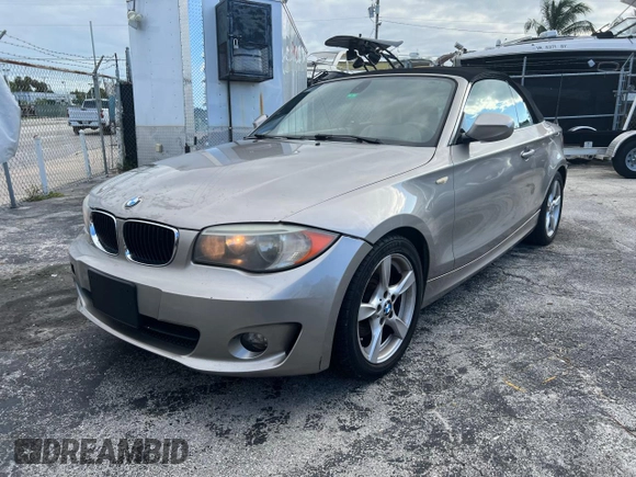 2012 BMW 1 Series 128i z VIN WBAUL7C52CVM81429, wystawiony jako Copart lot #80549174 z przebiegiem 155 938 mil mil oraz Tytuł czysty. Historia ofert i sprzedaży dostępna na DreamBid. Obrazek 2.