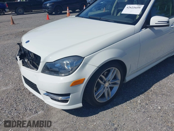 2012 Mercedes-Benz C 300 Sport с VIN WDDGF8BB8CA691471, выставлен на аукционе IAAI как лот 42621659 с пробегом 96 945 миль миль и . История ставок и продаж доступна на DreamBid. Изображение 18.