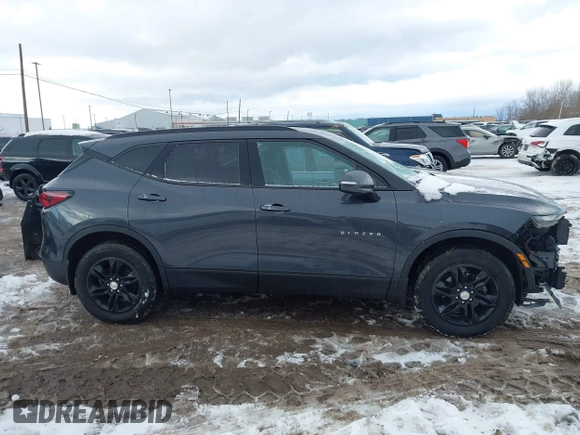 2021 Chevrolet Blazer LT z VIN 3GNKBHR48MS547322, wystawiony jako IAAI lot #41329653 z przebiegiem 82 867 mil mil oraz . Historia ofert i sprzedaży dostępna na DreamBid. Obrazek 13.