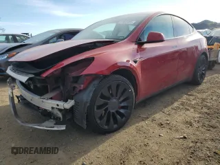 2022 Tesla Model Y Performance z VIN 7SAYGDEF3NF388906, wystawiony jako Copart lot #47823305 z przebiegiem 44 318 mil mil oraz Szkoda całkowita • Salvage title. Historia ofert i sprzedaży dostępna na DreamBid. Obrazek 1.