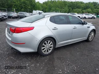 2015 Kia Optima EX z VIN 5XXGN4A76FG432554, wystawiony jako IAAI lot #42504966 z przebiegiem 58 221 mil mil oraz . Historia ofert i sprzedaży dostępna na DreamBid. Obrazek 4.