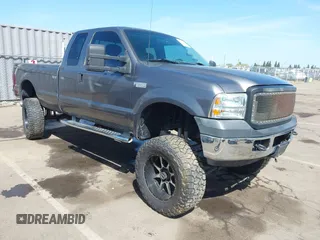 2002 Ford Super Duty F-250 XL with VIN 1FTNX21F52EA94446, listed as a IAAI auction lot 42078310 with 197,605 mi miles. Bid and sale history available at carsss.com. Image 1.