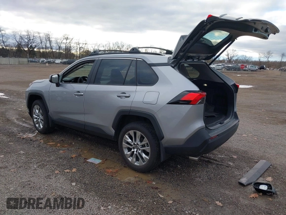 2024 Toyota RAV4 XLE Premium with VIN 2T3A1RFV4RC476514, listed as a IAAI auction lot 40829477 with 2,482 mi miles. Bid and sale history available at carsss.com. Image 3.