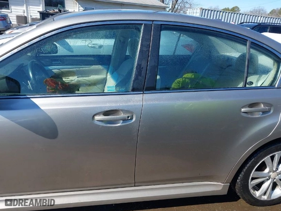 2014 Subaru Legacy 2.5i Premium with VIN 4S3BMBC65E3026933, listed as a IAAI auction lot 41586364 with 109495 miles. Bid and sale history available at carsss.com. Image 15.