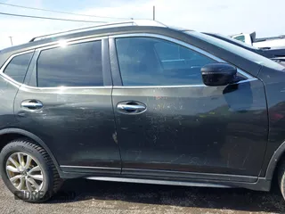2017 Nissan Rogue SV with VIN KNMAT2MV1HP575899, listed as a IAAI auction lot 41807777 with 165,638 mi miles. Bid and sale history available at carsss.com. Image 13.