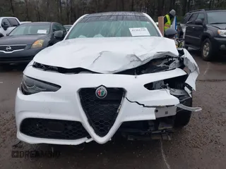 2022 Alfa Romeo Giulia Veloce z VIN ZARFANBN2N7663474, wystawiony jako IAAI lot #41282328 z przebiegiem 57 638 mil mil oraz . Historia ofert i sprzedaży dostępna na DreamBid. Obrazek 12.