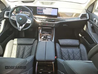 2025 BMW X7 xDrive40i z VIN 5UX23EM02S9W38321, wystawiony jako Copart lot #57358565 z przebiegiem 24 910 mil mil oraz Tytuł czysty. Historia ofert i sprzedaży dostępna na DreamBid. Obrazek 8.
