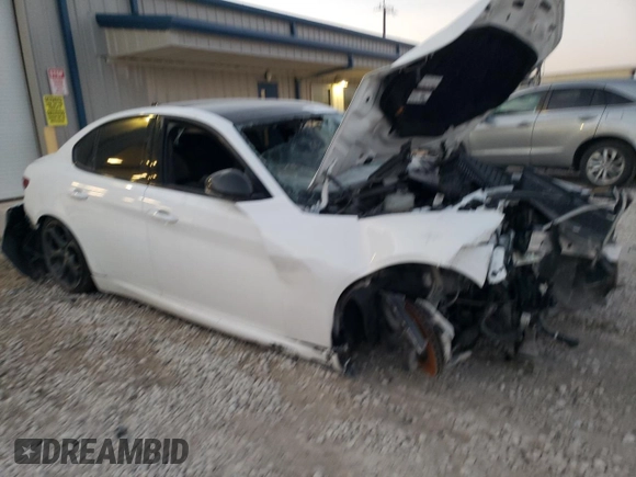 2020 Alfa Romeo Giulia Ti Sport z VIN ZARFAMBN1L7625922, wystawiony jako Copart lot #85744044 z przebiegiem Nie podano mil oraz Czysty tytuł • Clean title. Historia ofert i sprzedaży dostępna na DreamBid. Obrazek 4.