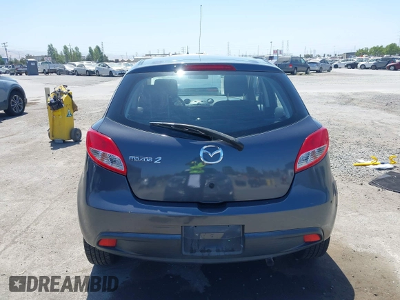 2014 Mazda 2 Sport z VIN JM1DE1KY8E0172828, wystawiony jako IAAI lot #42374758 z przebiegiem 120 180 mil mil oraz . Historia ofert i sprzedaży dostępna na DreamBid. Obrazek 15.